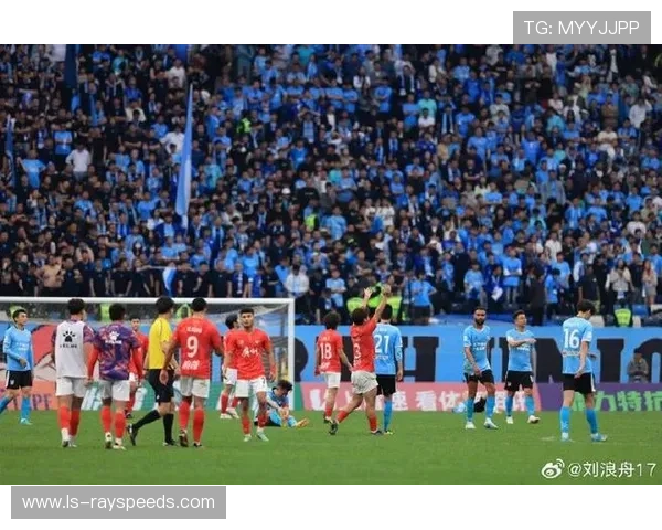 球迷远征军组织助威,客场氛围成比赛变量 球迷远征军组织助威,客场氛围成比赛变量